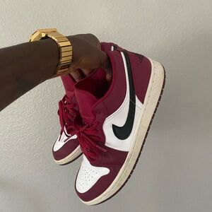 Nike Jordan 1 Low Noble Red